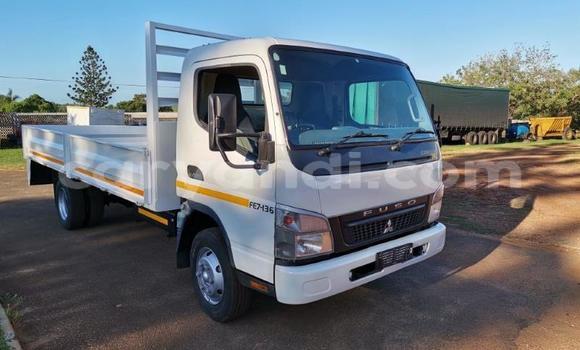 Acheter Occasion Utilitaire Mitsubishi Canter Blanc à Chingola, Zambie Acheter Occasion Utilitaire Mitsubishi Canter Blanc à Chingola, Zambie