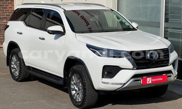 Acheter Occasion Voiture Toyota Fortuner Blanc à Chingola, Zambie