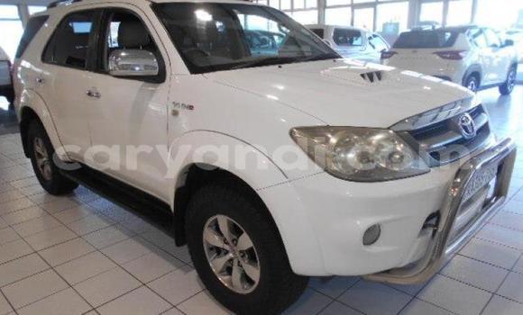 Acheter Occasion Voiture Toyota Fortuner Blanc à Livingstone, Zambie
