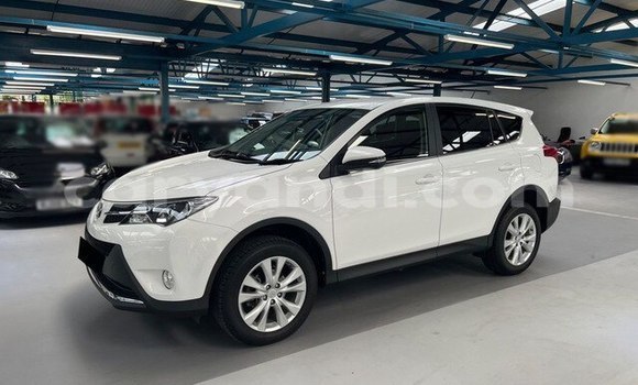 Acheter Occasion Voiture Toyota RAV4 Blanc à Chingola, Zambie