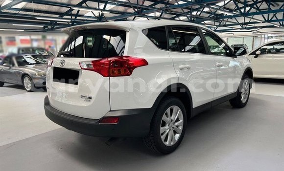 Nunua Ilio tumika Toyota RAV4 Nyeupe Gari ndani ya Chingola nchini Zambia Nunua Ilio tumika Toyota RAV4 Nyeupe Gari ndani ya Chingola nchini Zambia