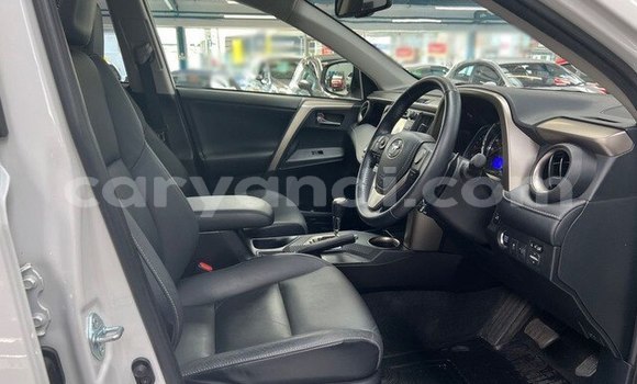 Nunua Ilio tumika Toyota RAV4 Nyeupe Gari ndani ya Chingola nchini Zambia Nunua Ilio tumika Toyota RAV4 Nyeupe Gari ndani ya Chingola nchini Zambia