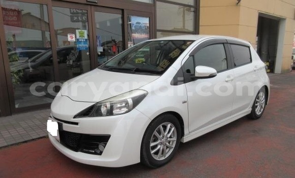 Buy Used Toyota Vitz White Car in Mpongwe in Copperbelt