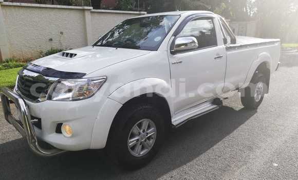 Nunua Ilio tumika Toyota Hilux Nyeupe Gari ndani ya Chilanga nchini Lusaka Nunua Ilio tumika Toyota Hilux Nyeupe Gari ndani ya Chilanga nchini Lusaka