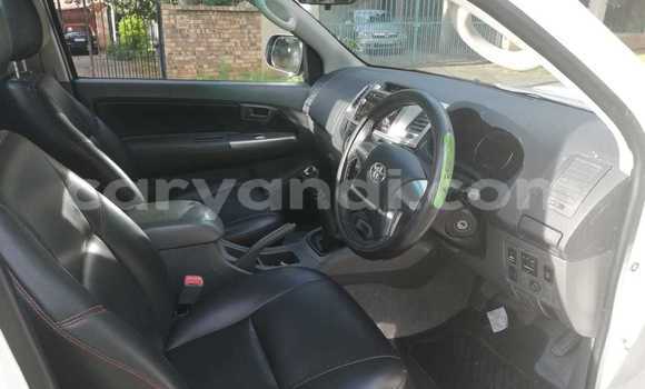 Nunua Ilio tumika Toyota Hilux Nyeupe Gari ndani ya Chilanga nchini Lusaka Nunua Ilio tumika Toyota Hilux Nyeupe Gari ndani ya Chilanga nchini Lusaka