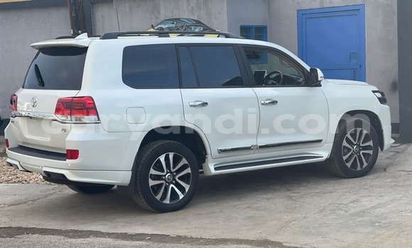Acheter Occasion Voiture Toyota Land Cruiser Blanc à Lusaka, Zambie
