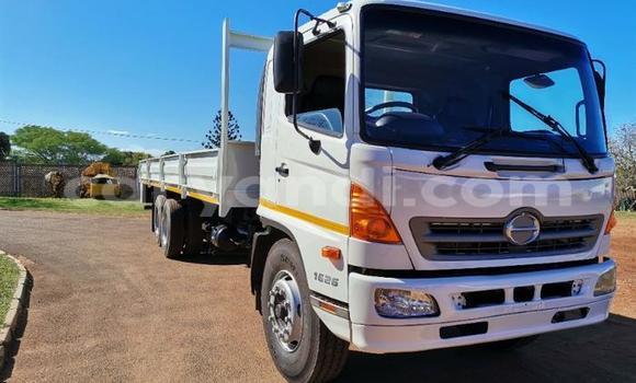 Acheter Occasion Utilitaire Hino 300 Series Blanc à Lusaka, Zambie Acheter Occasion Utilitaire Hino 300 Series Blanc à Lusaka, Zambie