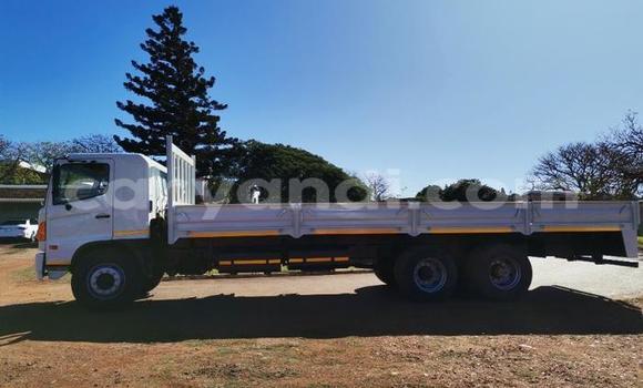 Acheter Occasion Utilitaire Hino 300 Series Blanc à Lusaka, Zambie Acheter Occasion Utilitaire Hino 300 Series Blanc à Lusaka, Zambie