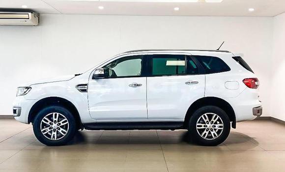 Nunua Ilio tumika Ford Everest Nyeupe Gari ndani ya Lusaka nchini Zambia Nunua Ilio tumika Ford Everest Nyeupe Gari ndani ya Lusaka nchini Zambia