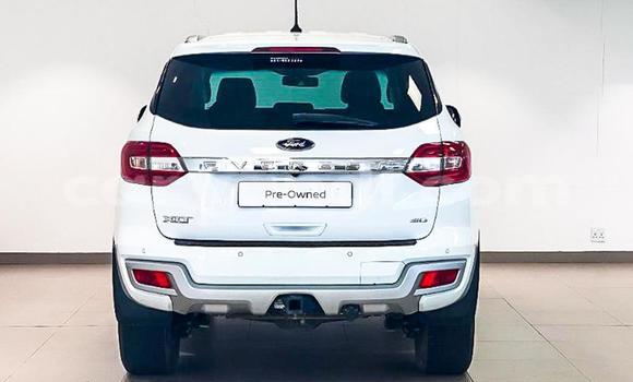 Nunua Ilio tumika Ford Everest Nyeupe Gari ndani ya Lusaka nchini Zambia Nunua Ilio tumika Ford Everest Nyeupe Gari ndani ya Lusaka nchini Zambia