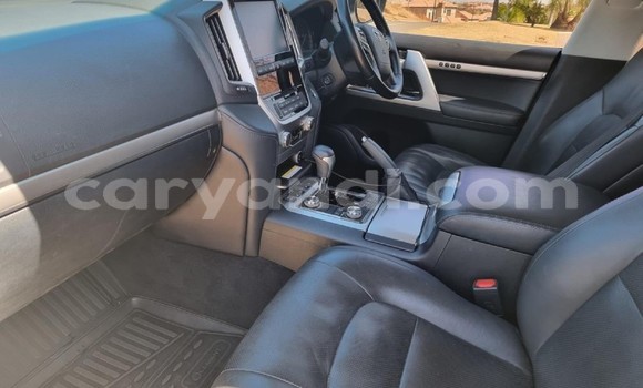 Buy Used Toyota Land Cruiser White Car in Chilanga in Lusaka Buy Used Toyota Land Cruiser White Car in Chilanga in Lusaka