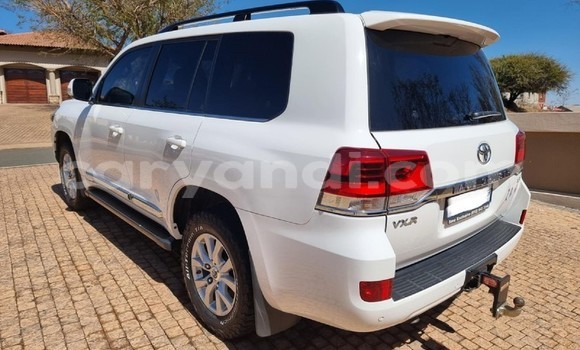 Buy Used Toyota Land Cruiser White Car in Chilanga in Lusaka Buy Used Toyota Land Cruiser White Car in Chilanga in Lusaka