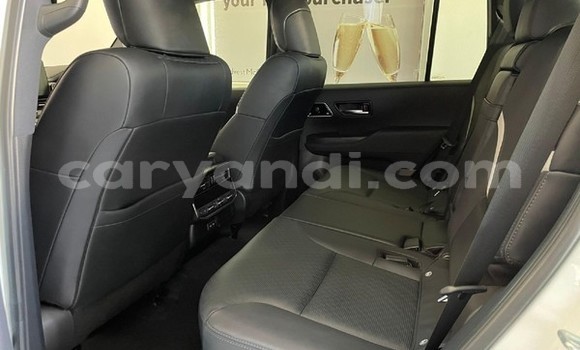 Nunua Ilio tumika Toyota Land Cruiser Nyeupe Gari ndani ya Lusaka nchini Zambia Nunua Ilio tumika Toyota Land Cruiser Nyeupe Gari ndani ya Lusaka nchini Zambia