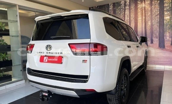 Nunua Ilio tumika Toyota Land Cruiser Nyeupe Gari ndani ya Lusaka nchini Zambia Nunua Ilio tumika Toyota Land Cruiser Nyeupe Gari ndani ya Lusaka nchini Zambia
