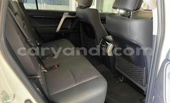Nunua Ilio tumika Toyota Land Cruiser Nyeupe Gari ndani ya Lusaka nchini Zambia Nunua Ilio tumika Toyota Land Cruiser Nyeupe Gari ndani ya Lusaka nchini Zambia