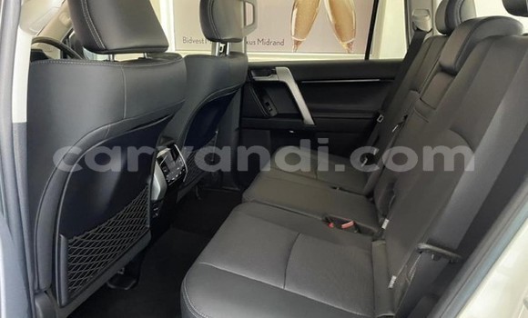 Nunua Ilio tumika Toyota Land Cruiser Nyeupe Gari ndani ya Lusaka nchini Zambia Nunua Ilio tumika Toyota Land Cruiser Nyeupe Gari ndani ya Lusaka nchini Zambia