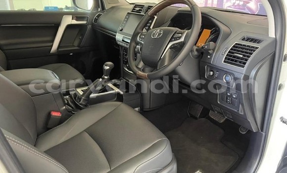 Nunua Ilio tumika Toyota Land Cruiser Nyeupe Gari ndani ya Lusaka nchini Zambia Nunua Ilio tumika Toyota Land Cruiser Nyeupe Gari ndani ya Lusaka nchini Zambia