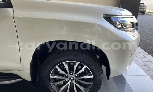 Nunua Ilio tumika Toyota Land Cruiser Nyeupe Gari ndani ya Lusaka nchini Zambia Nunua Ilio tumika Toyota Land Cruiser Nyeupe Gari ndani ya Lusaka nchini Zambia