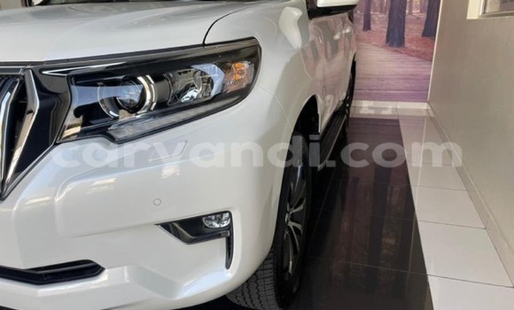 Nunua Ilio tumika Toyota Land Cruiser Nyeupe Gari ndani ya Lusaka nchini Zambia Nunua Ilio tumika Toyota Land Cruiser Nyeupe Gari ndani ya Lusaka nchini Zambia