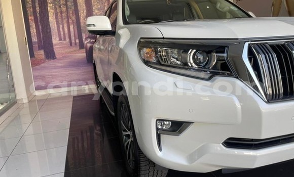 Nunua Ilio tumika Toyota Land Cruiser Nyeupe Gari ndani ya Lusaka nchini Zambia Nunua Ilio tumika Toyota Land Cruiser Nyeupe Gari ndani ya Lusaka nchini Zambia