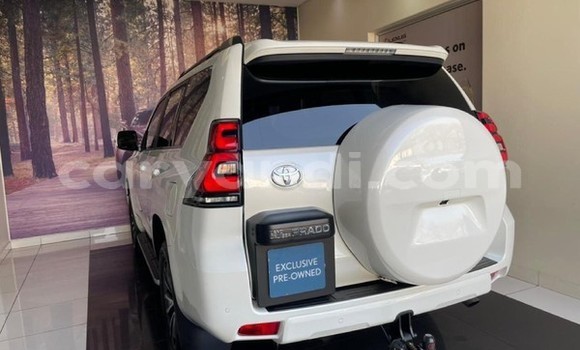 Nunua Ilio tumika Toyota Land Cruiser Nyeupe Gari ndani ya Lusaka nchini Zambia Nunua Ilio tumika Toyota Land Cruiser Nyeupe Gari ndani ya Lusaka nchini Zambia