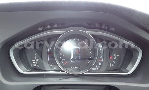 Acheter Occasion Voiture Volvo V40 Blanc à Livingstone, Zambie Acheter Occasion Voiture Volvo V40 Blanc à Livingstone, Zambie