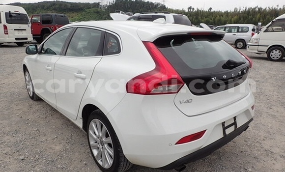 Acheter Occasion Voiture Volvo V40 Blanc à Livingstone, Zambie Acheter Occasion Voiture Volvo V40 Blanc à Livingstone, Zambie