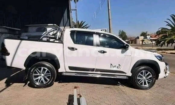 Acheter Occasion Voiture Toyota Hilux Blanc à Lusaka, Zambie