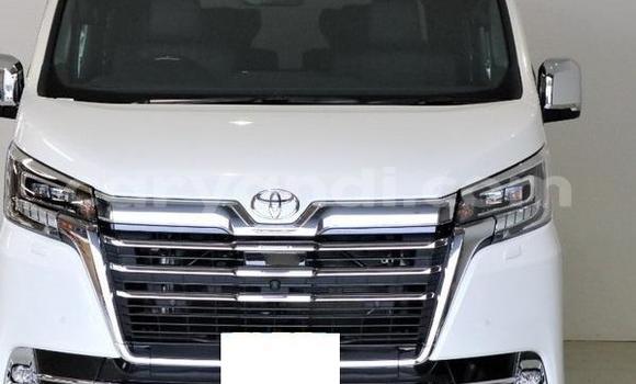 Buy Used Toyota Grand HiAce White Car in Ndola in Zambia Buy Used Toyota Grand HiAce White Car in Ndola in Zambia