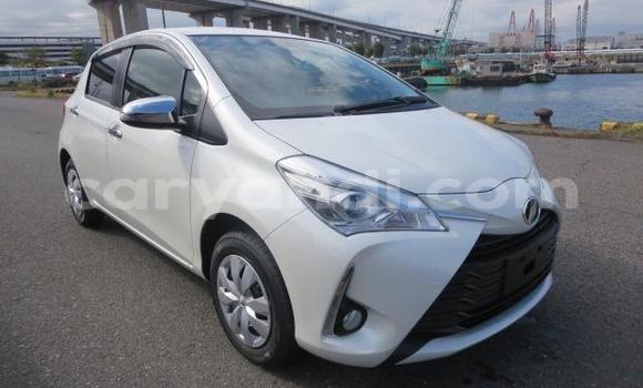 Nunua Ilio tumika Toyota Vitz Nyeupe Gari ndani ya Chilanga nchini Lusaka