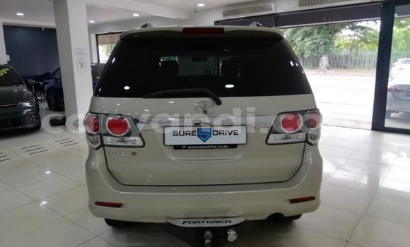 Buy Used Toyota Fortuner Silver Car in Chilanga in Lusaka Buy Used Toyota Fortuner Silver Car in Chilanga in Lusaka