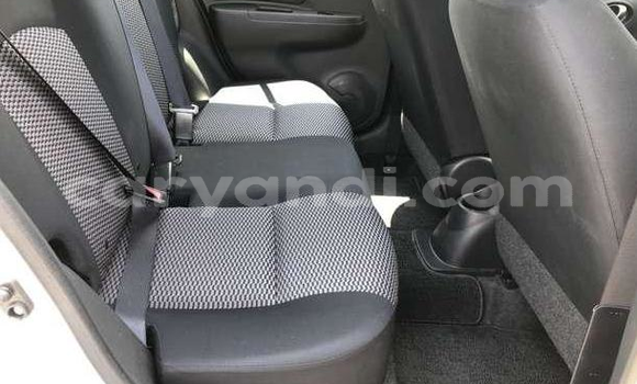 Acheter Occasion Voiture Nissan March Blanc à Chingola, Zambie Acheter Occasion Voiture Nissan March Blanc à Chingola, Zambie