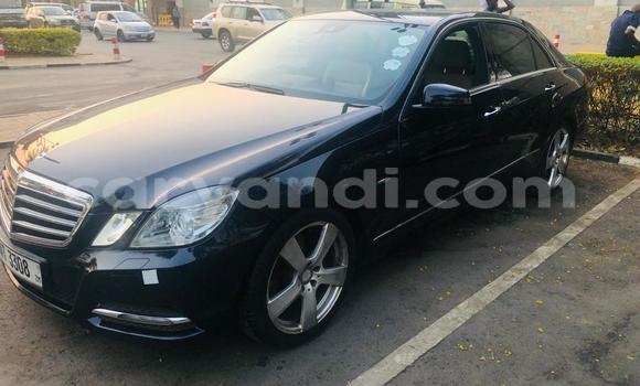 Acheter Occasion Voiture Mercedes-Benz E200 Bleu à Lusaka, Zambie Acheter Occasion Voiture Mercedes-Benz E200 Bleu à Lusaka, Zambie