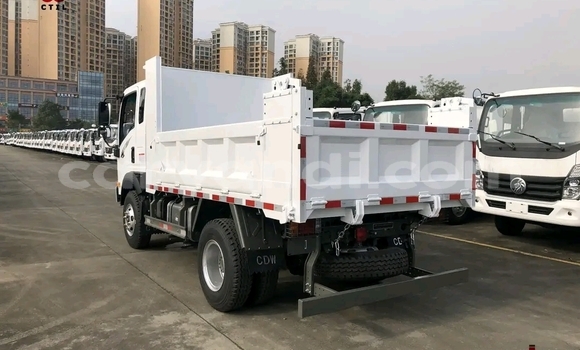 Tenga Tsaru Mitsubishi Fuso Chena Rori in Chilanga in Lusaka Tenga Tsaru Mitsubishi Fuso Chena Rori in Chilanga in Lusaka