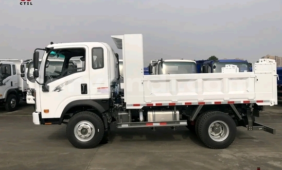Tenga Tsaru Mitsubishi Fuso Chena Rori in Chilanga in Lusaka Tenga Tsaru Mitsubishi Fuso Chena Rori in Chilanga in Lusaka