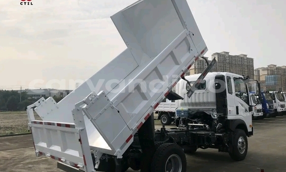 Tenga Tsaru Mitsubishi Fuso Chena Rori in Chilanga in Lusaka Tenga Tsaru Mitsubishi Fuso Chena Rori in Chilanga in Lusaka