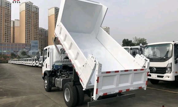 Tenga Tsaru Mitsubishi Fuso Chena Rori in Chilanga in Lusaka Tenga Tsaru Mitsubishi Fuso Chena Rori in Chilanga in Lusaka