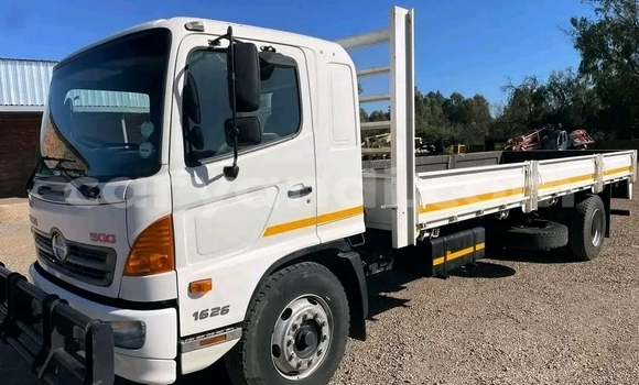 Buy Used Mitsubishi Canter White Truck in Chilanga in Lusaka