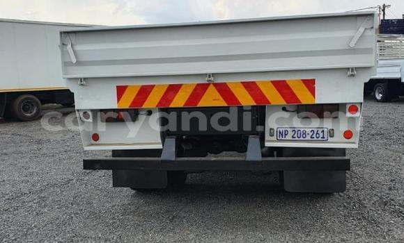 Acheter Occasion Utilitaire Mitsubishi Fuso Blanc à Chilanga, Lusaka Acheter Occasion Utilitaire Mitsubishi Fuso Blanc à Chilanga, Lusaka