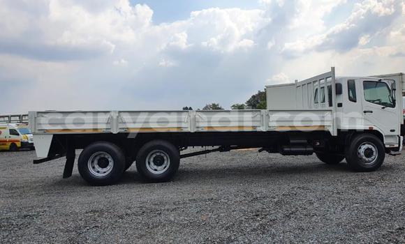 Acheter Occasion Utilitaire Mitsubishi Fuso Blanc à Chilanga, Lusaka Acheter Occasion Utilitaire Mitsubishi Fuso Blanc à Chilanga, Lusaka