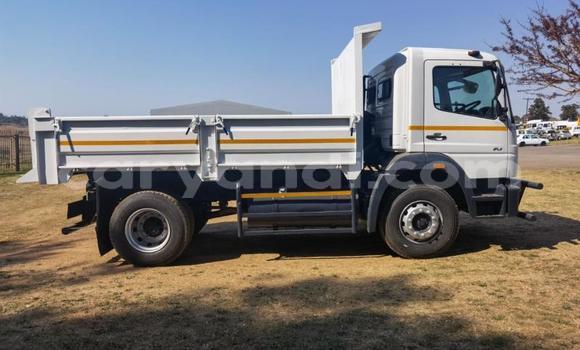 Nunua Ilio tumika Mitsubishi Fuso Nyeupe Lori ndani ya Chilanga nchini Lusaka Nunua Ilio tumika Mitsubishi Fuso Nyeupe Lori ndani ya Chilanga nchini Lusaka