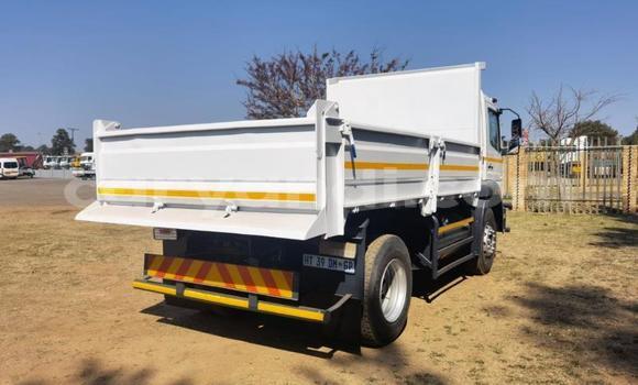 Nunua Ilio tumika Mitsubishi Fuso Nyeupe Lori ndani ya Chilanga nchini Lusaka Nunua Ilio tumika Mitsubishi Fuso Nyeupe Lori ndani ya Chilanga nchini Lusaka