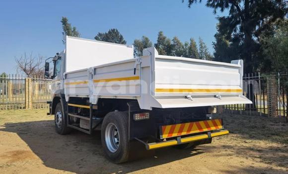 Nunua Ilio tumika Mitsubishi Fuso Nyeupe Lori ndani ya Chilanga nchini Lusaka Nunua Ilio tumika Mitsubishi Fuso Nyeupe Lori ndani ya Chilanga nchini Lusaka