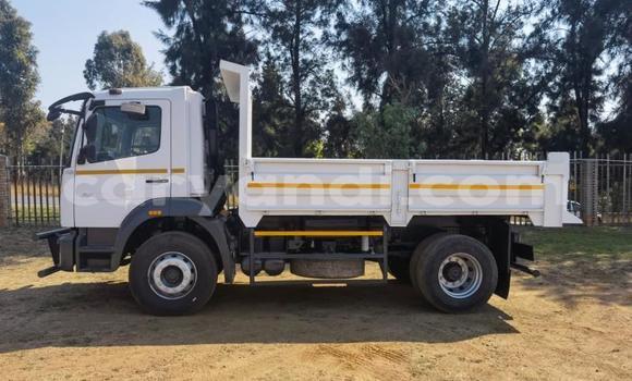 Nunua Ilio tumika Mitsubishi Fuso Nyeupe Lori ndani ya Chilanga nchini Lusaka Nunua Ilio tumika Mitsubishi Fuso Nyeupe Lori ndani ya Chilanga nchini Lusaka