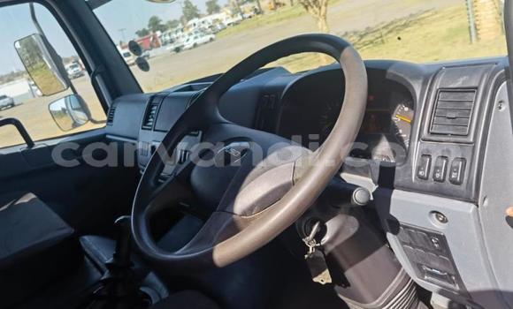 Nunua Ilio tumika Mitsubishi Fuso Nyeupe Lori ndani ya Chilanga nchini Lusaka Nunua Ilio tumika Mitsubishi Fuso Nyeupe Lori ndani ya Chilanga nchini Lusaka