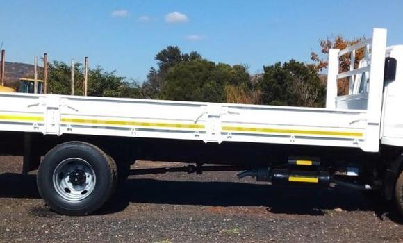Buy Used Mitsubishi Fuso White Truck in Chilanga in Lusaka