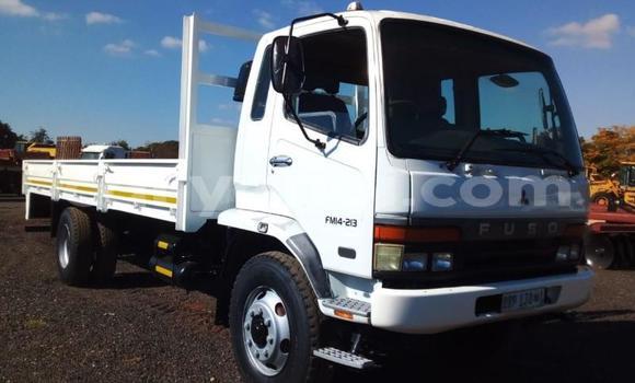 Nunua Ilio tumika Mitsubishi Fuso Nyeupe Lori ndani ya Chilanga nchini Lusaka Nunua Ilio tumika Mitsubishi Fuso Nyeupe Lori ndani ya Chilanga nchini Lusaka