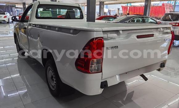 Nunua Ilio tumika Toyota Hilux Nyeupe Gari ndani ya Chingola nchini Zambia Nunua Ilio tumika Toyota Hilux Nyeupe Gari ndani ya Chingola nchini Zambia