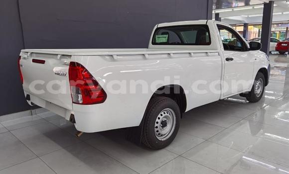 Nunua Ilio tumika Toyota Hilux Nyeupe Gari ndani ya Chingola nchini Zambia Nunua Ilio tumika Toyota Hilux Nyeupe Gari ndani ya Chingola nchini Zambia