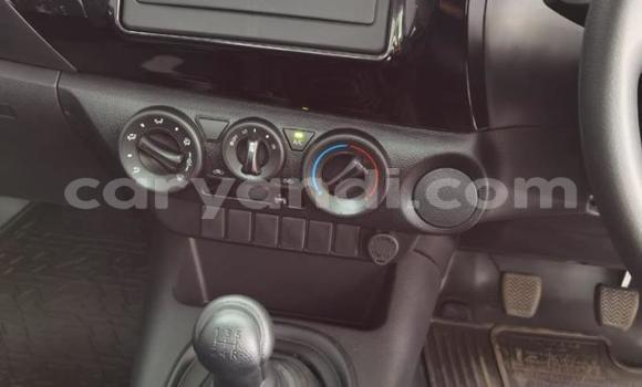 Nunua Ilio tumika Toyota Hilux Nyeupe Gari ndani ya Chingola nchini Zambia Nunua Ilio tumika Toyota Hilux Nyeupe Gari ndani ya Chingola nchini Zambia